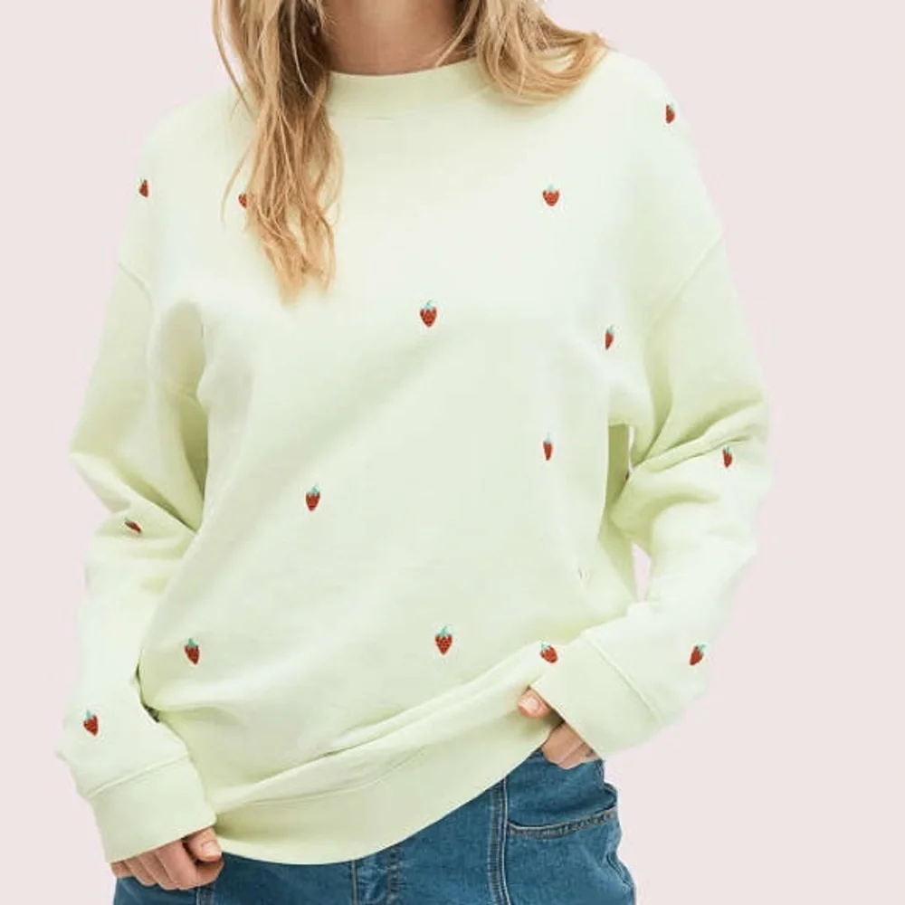 Kate Spade Embroidered Strawberry Coquette Girl Loose Relaxed fit crew neck xs